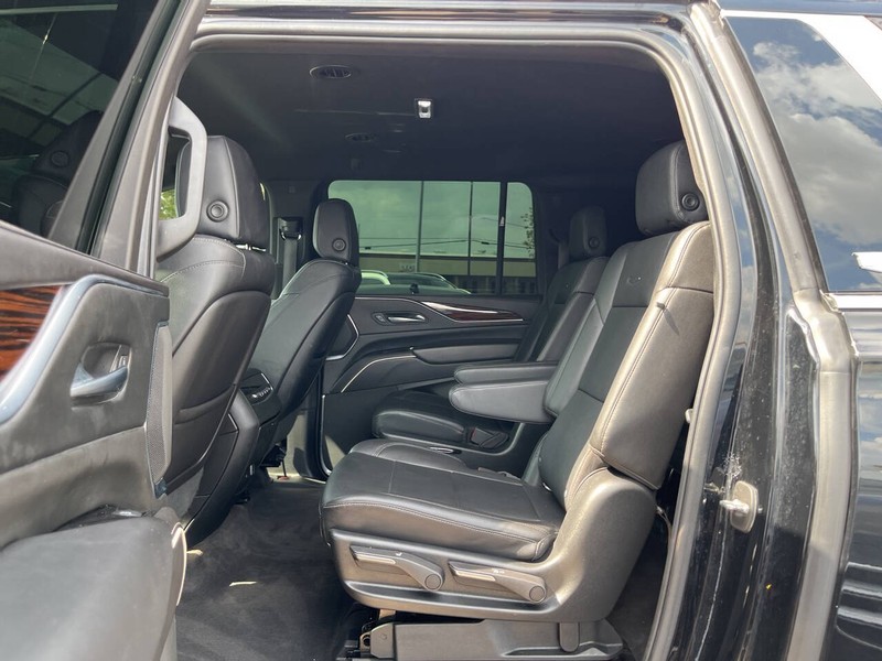 Cadillac Escalade ESV Vehicle Image 08