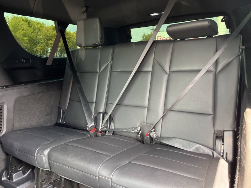 Cadillac Escalade ESV Vehicle Image 09