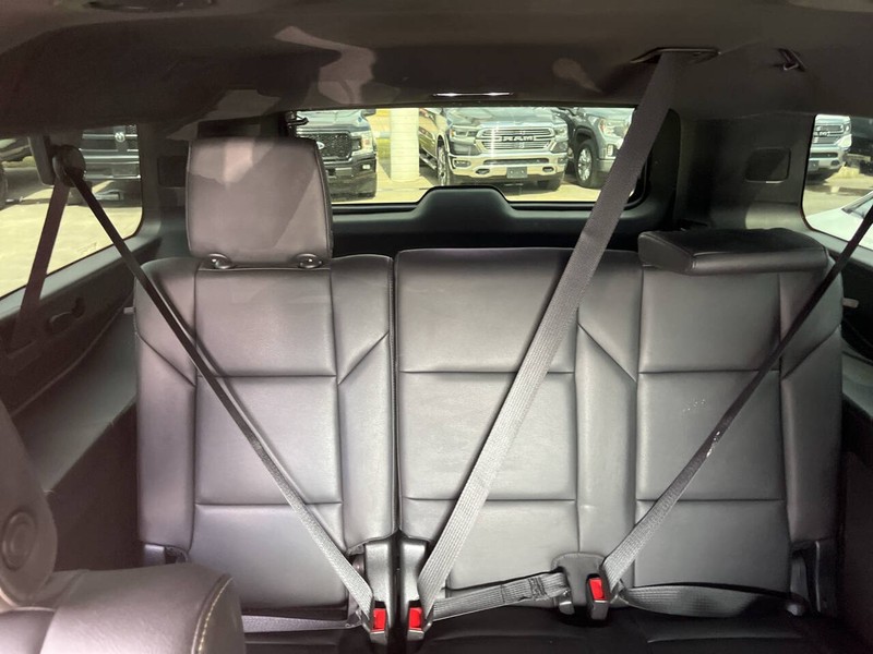 Cadillac Escalade ESV Vehicle Image 12