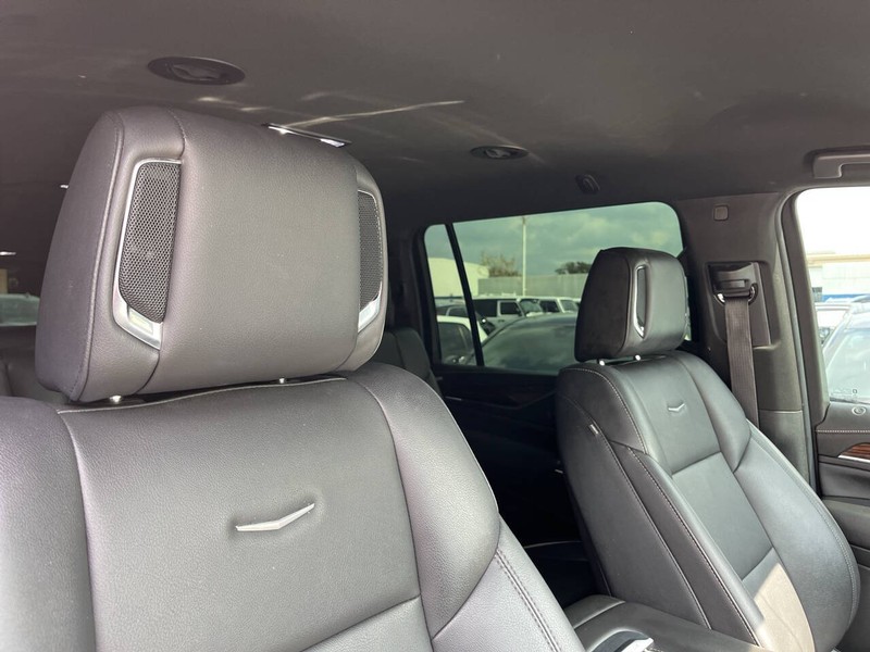 Cadillac Escalade ESV Vehicle Image 14