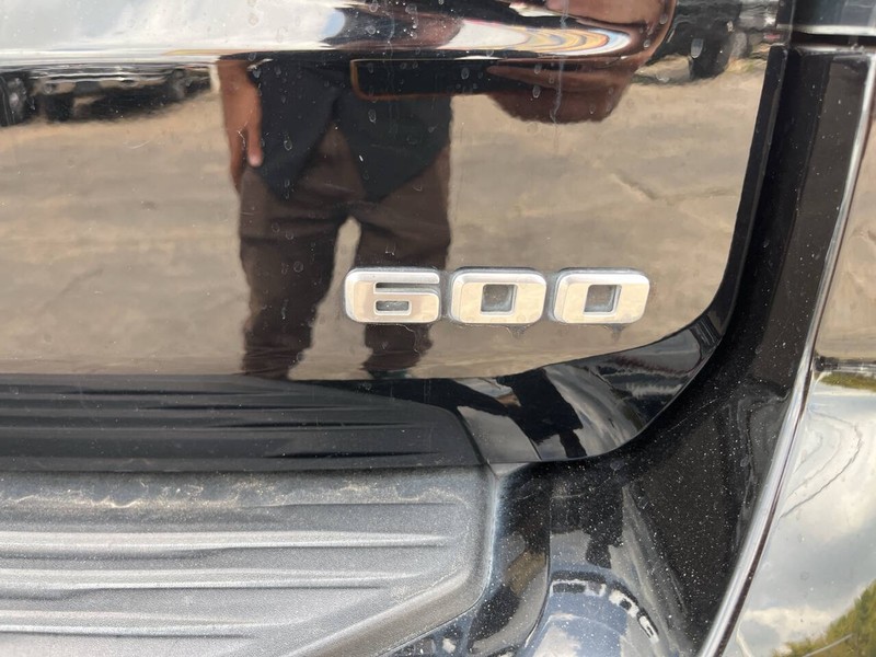 Cadillac Escalade ESV Vehicle Image 15