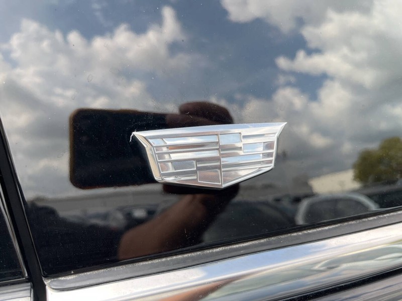 Cadillac Escalade ESV Vehicle Image 16