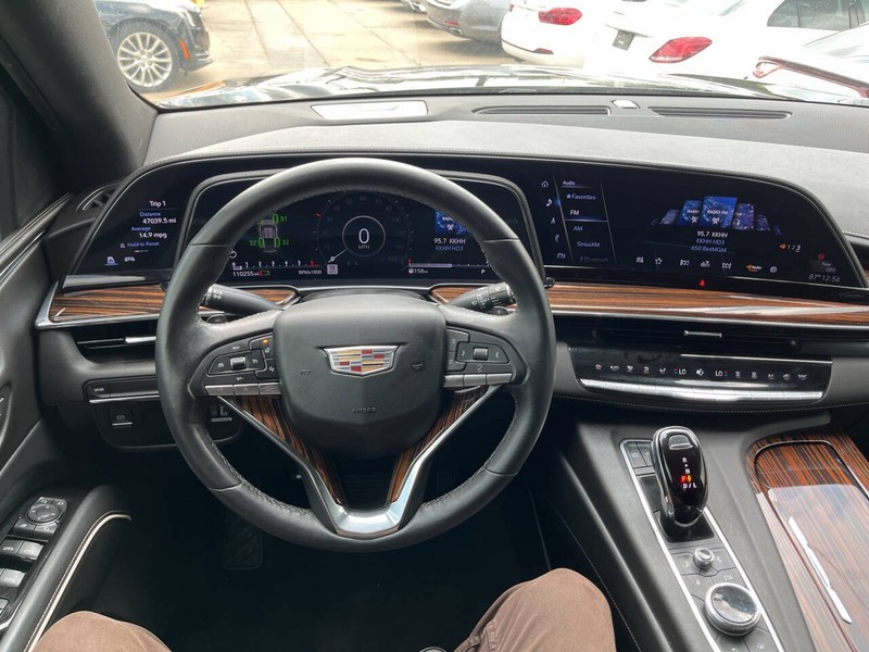 Cadillac Escalade ESV Vehicle Image 17