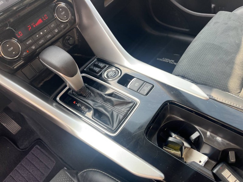 Mitsubishi Eclipse Cross Vehicle Image 13