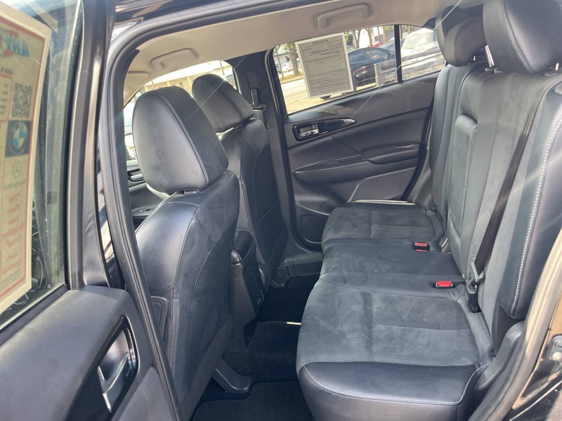 Mitsubishi Eclipse Cross Vehicle Image 16