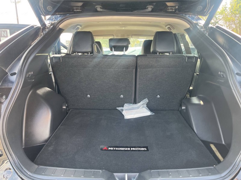 Mitsubishi Eclipse Cross Vehicle Image 17