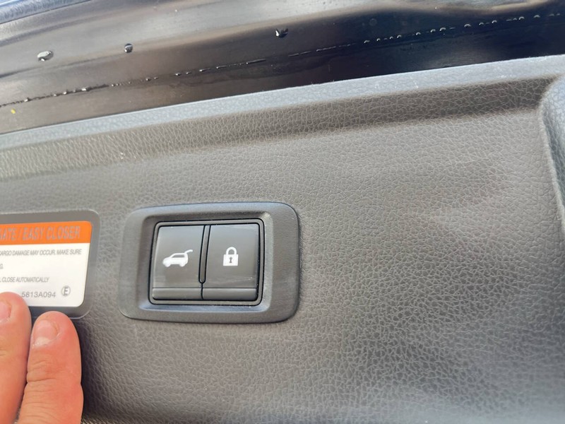 Mitsubishi Eclipse Cross Vehicle Image 18