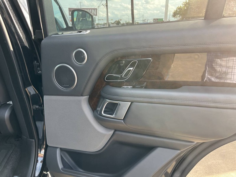 Land Rover Range Rover Vehicle Image 12