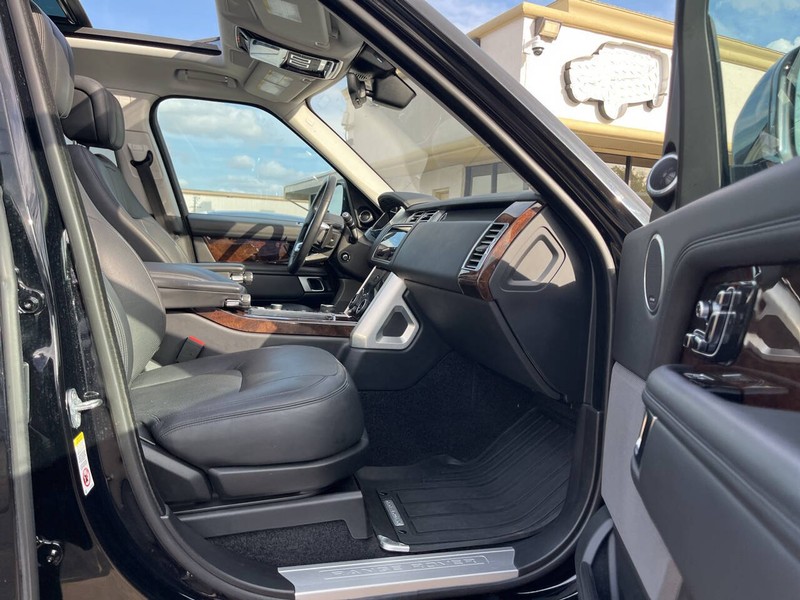 Land Rover Range Rover Vehicle Image 13