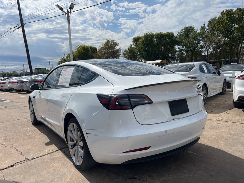 Tesla Model 3 Vehicle Image 03