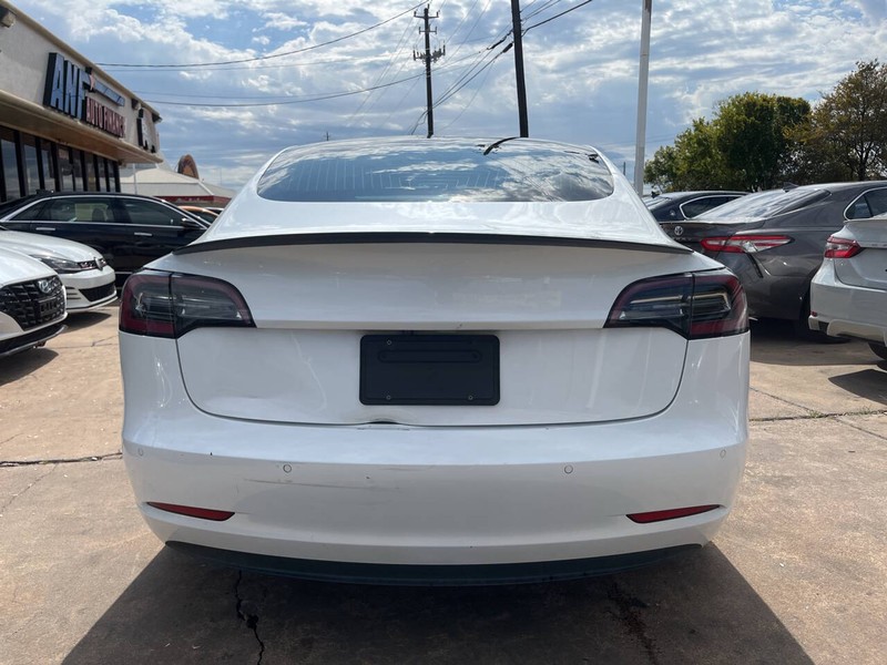 Tesla Model 3 Vehicle Image 04