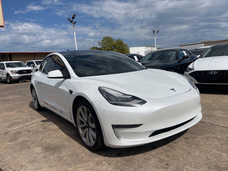 Tesla Model 3 Vehicle Image 06