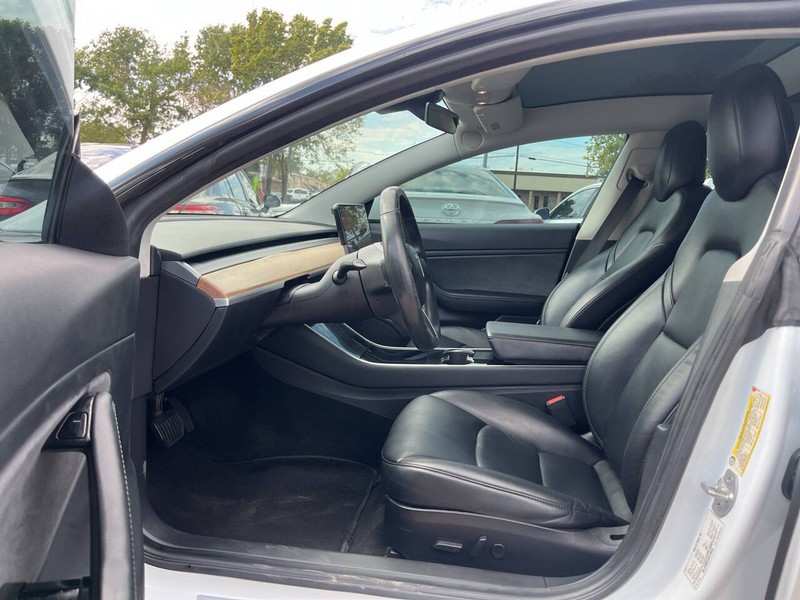 Tesla Model 3 Vehicle Image 07