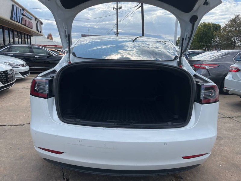 Tesla Model 3 Vehicle Image 09