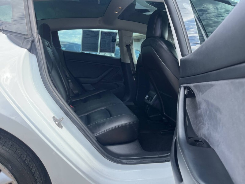 Tesla Model 3 Vehicle Image 10
