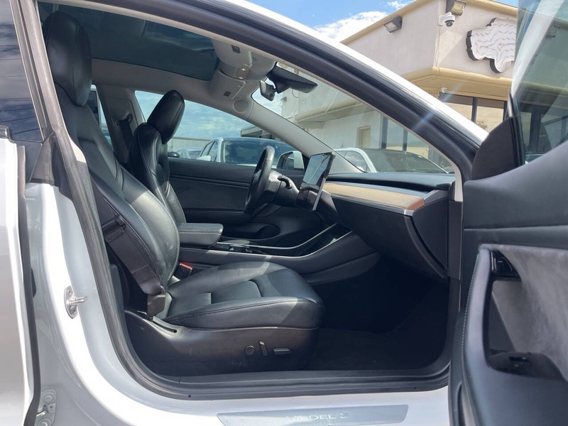 Tesla Model 3 Vehicle Image 11