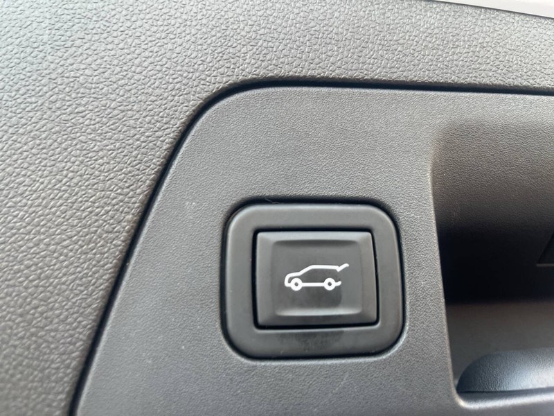 Buick Envision Vehicle Image 17