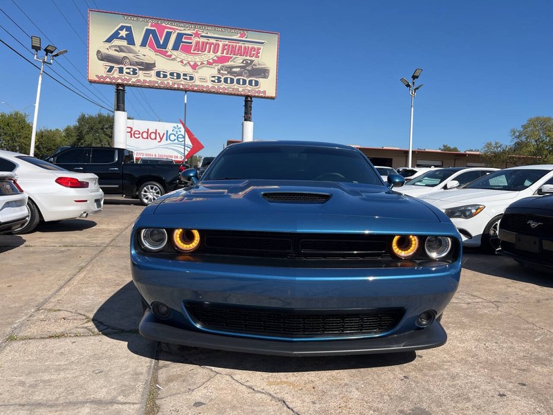 Dodge Challenger Vehicle Image 02
