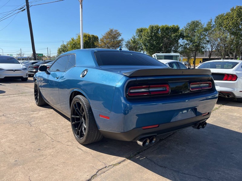 Dodge Challenger Vehicle Image 03