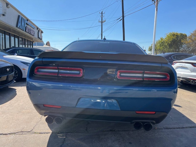 Dodge Challenger Vehicle Image 04