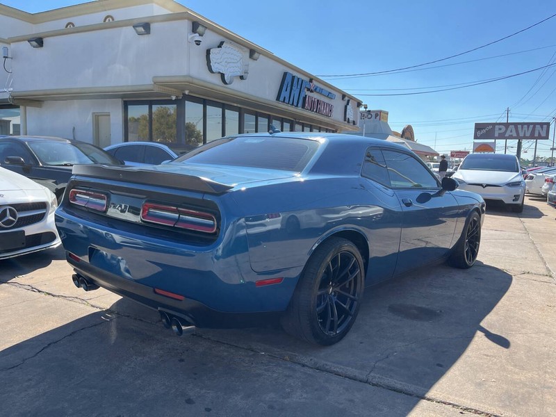 Dodge Challenger Vehicle Image 05