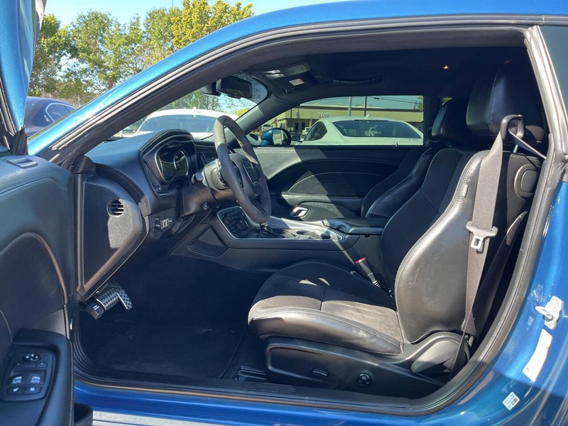 Dodge Challenger Vehicle Image 07