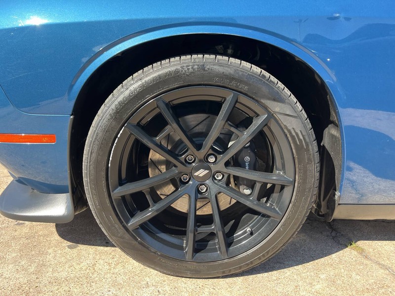 Dodge Challenger Vehicle Image 13