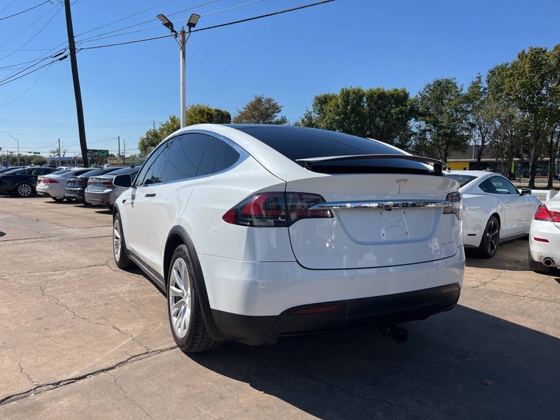 Tesla Model X Vehicle Image 03