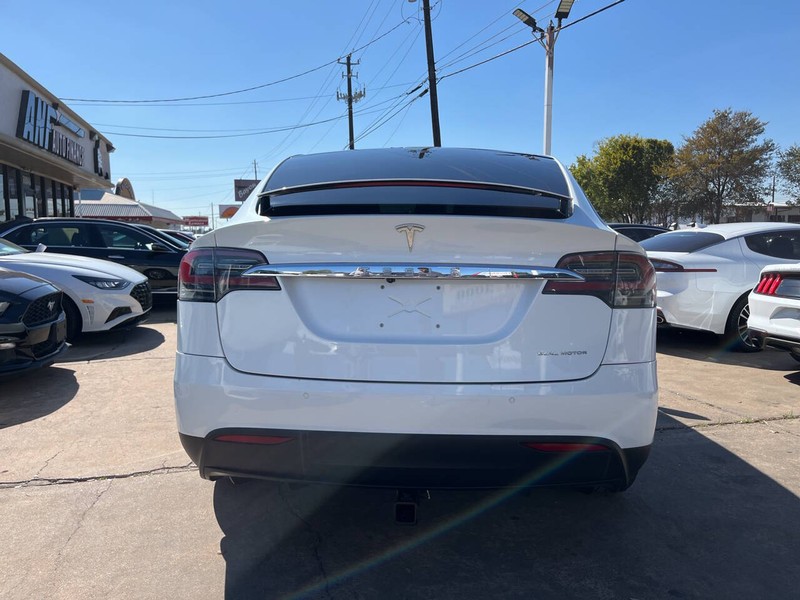 Tesla Model X Vehicle Image 04