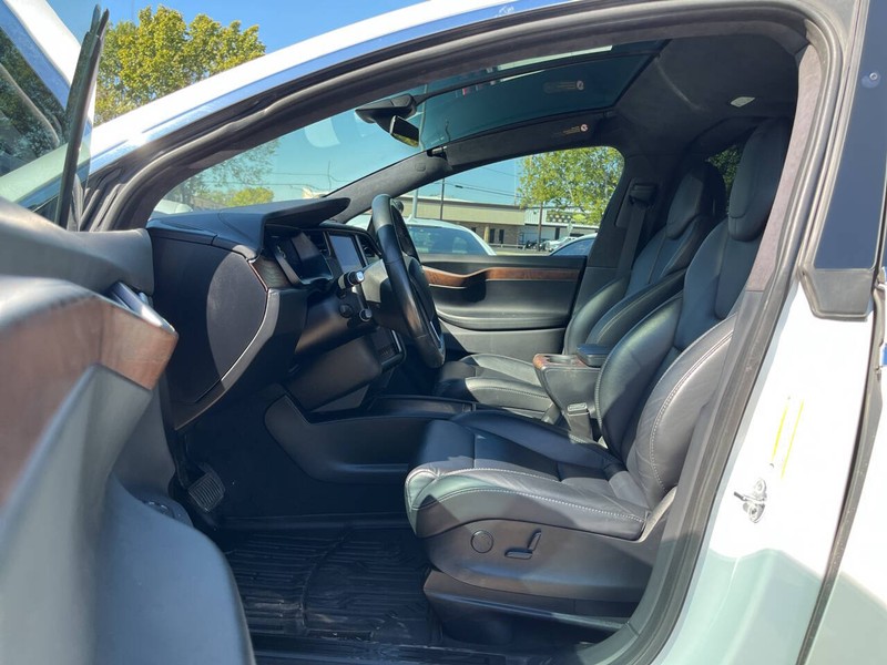 Tesla Model X Vehicle Image 09