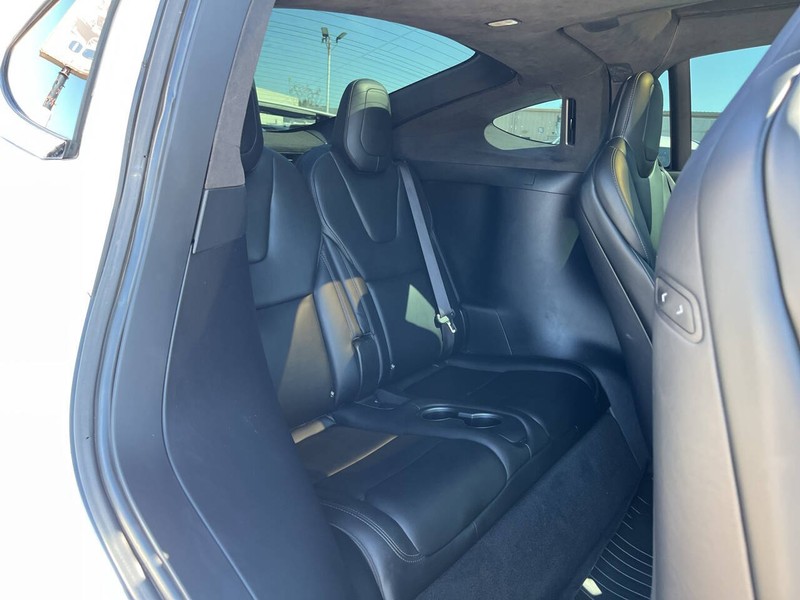 Tesla Model X Vehicle Image 15