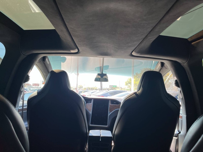 Tesla Model X Vehicle Image 18