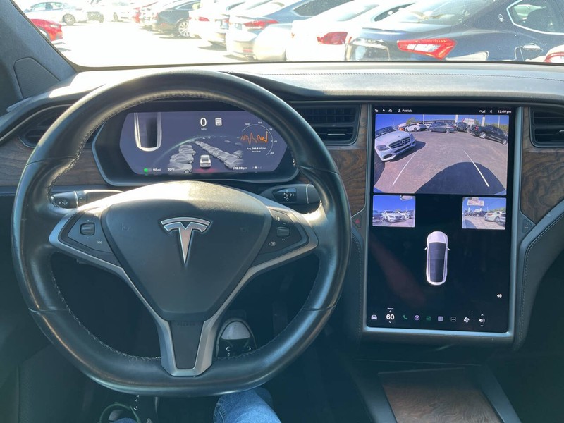 Tesla Model X Vehicle Image 19