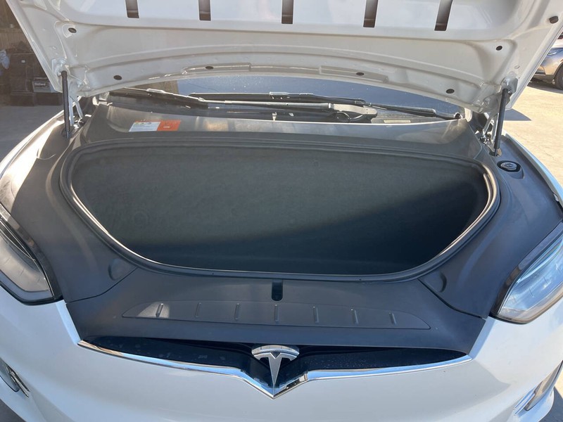 Tesla Model X Vehicle Image 20