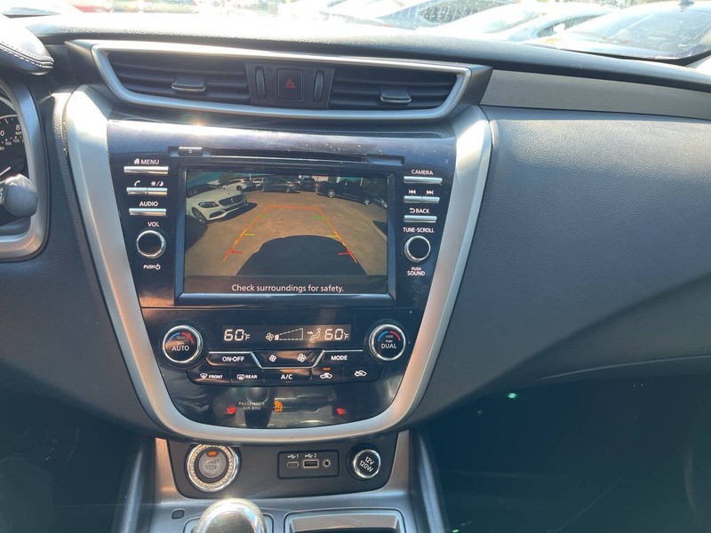 Nissan Murano Vehicle Image 12