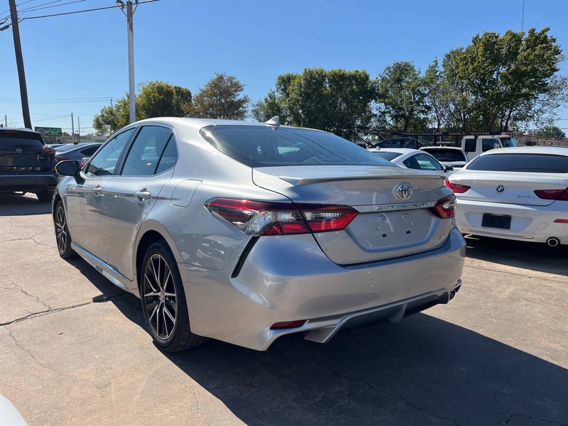 Toyota Camry Vehicle Image 03