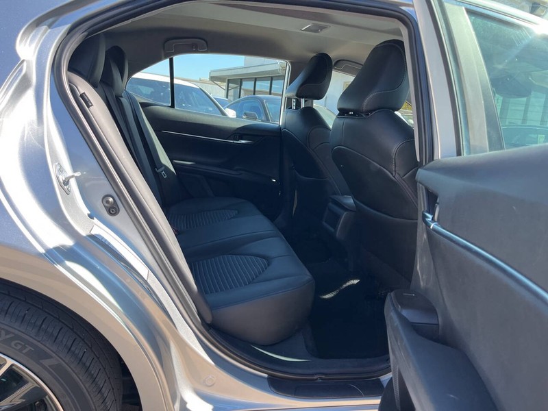 Toyota Camry Vehicle Image 09