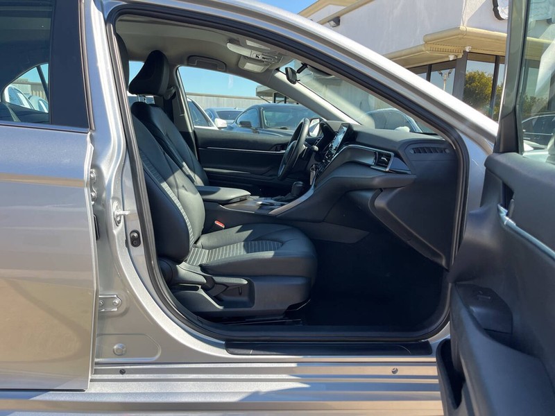 Toyota Camry Vehicle Image 10