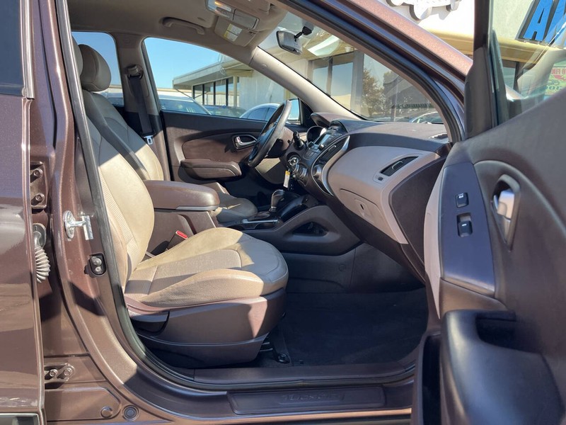 Hyundai Tucson Vehicle Image 12