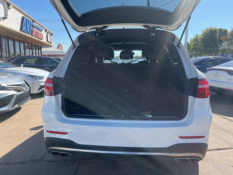 Mercedes-Benz GLC Vehicle Image 09