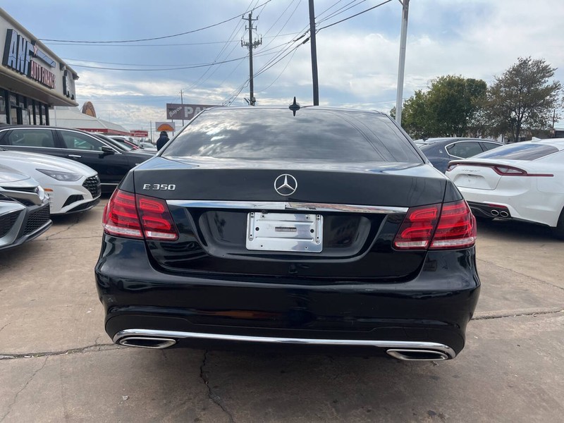 Mercedes-Benz E-Class Vehicle Image 04