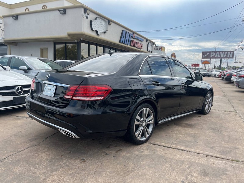 Mercedes-Benz E-Class Vehicle Image 05