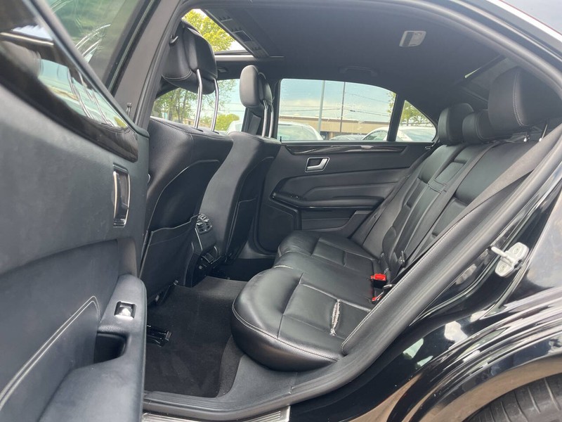 Mercedes-Benz E-Class Vehicle Image 08