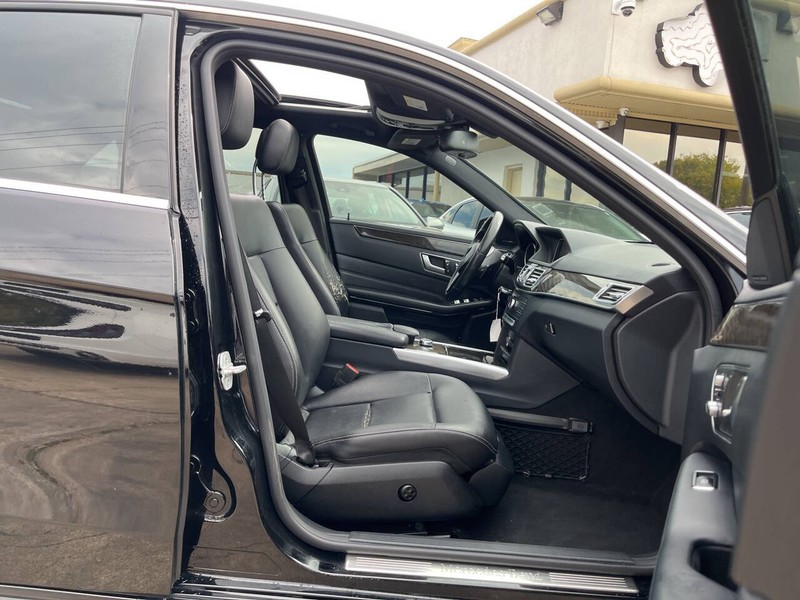 Mercedes-Benz E-Class Vehicle Image 11