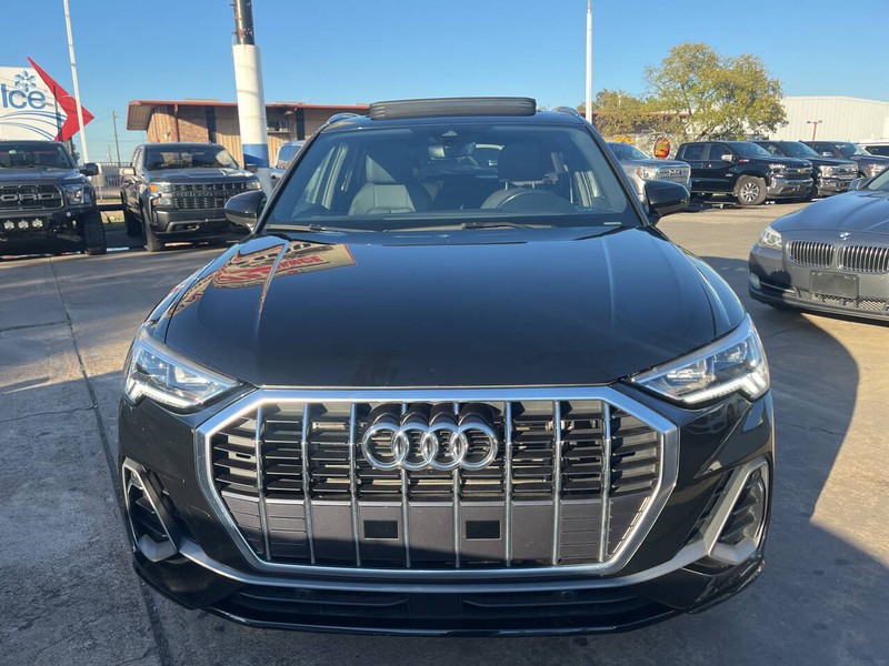 Audi Q3 Vehicle Image 02