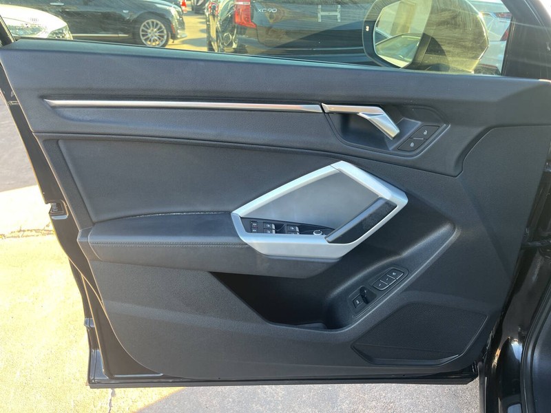 Audi Q3 Vehicle Image 09