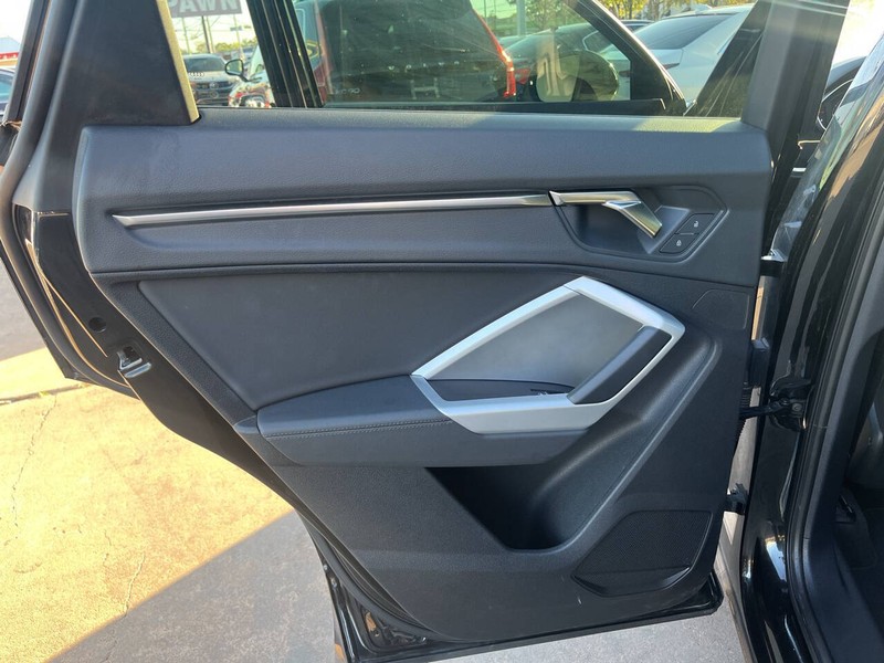 Audi Q3 Vehicle Image 17