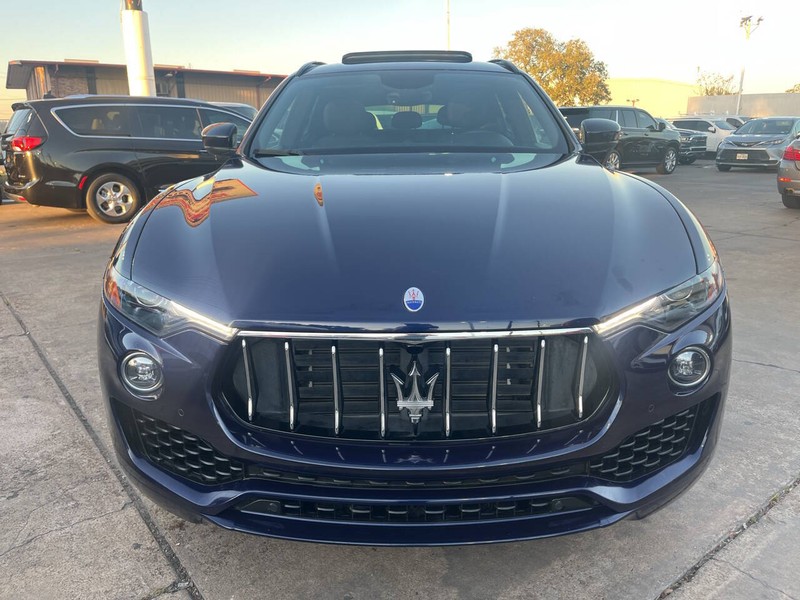 Maserati Levante Vehicle Image 02