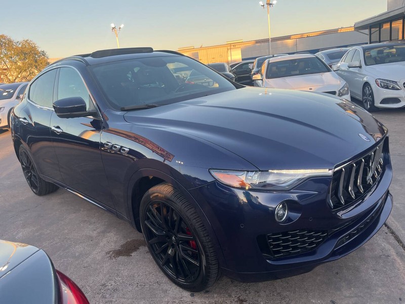 Maserati Levante Vehicle Image 03
