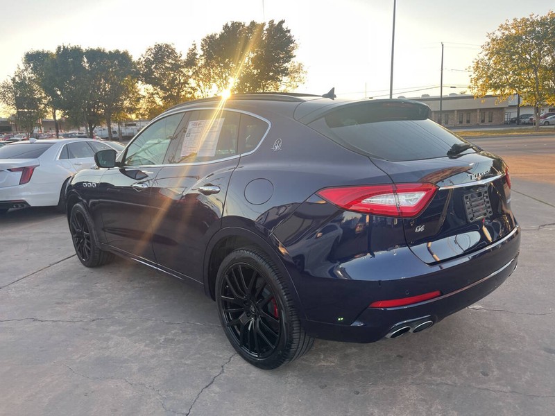 Maserati Levante Vehicle Image 06